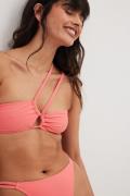 NA-KD Swimwear Bikinitopp med band under bysten - Pink