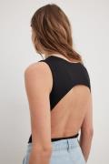 NA-KD Trend Body i jersey med öppen rygg - Black