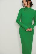 NA-KD Basic Recycled Ribbstickad klänning med lång ärm - Green