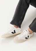 VEJA Volley Sneaker White_black 40