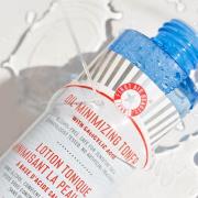 First Aid Beauty Oljebegränsande ansiktsvatten med salicylsyra 150 ml