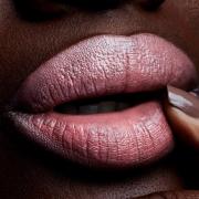 MAC Cremesheen Pearl Lipstick (olika nyanser) - Modesty