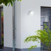 Brilliant LED-solar utomhusväggspotlight Luton Sensor, vit, bredd 13 c...