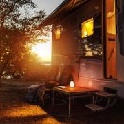 FH Lighting LED-bordslampa Ruby, höjd 16 cm, plast, USB