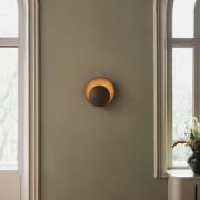 Globen Lighting Vägglampa ORBIT, brun, Ø 30 cm, stickkontakt