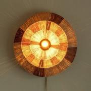GOOD & MOJO Vägglampa Serengeti, Ø45cm, brun, jute, stickkontakt
