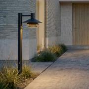 Lucande LED-väglampa Montaro, 100 cm, antracit, sensor