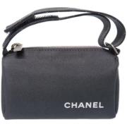 Chanel Vintage Begagnad Grå Nylon Chanel väska Gray, Unisex