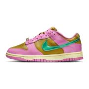 Nike Lekfull Rosa Dunk Low x Parris Goebel Multicolor, Dam