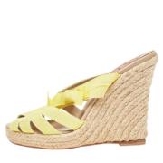 Christian Louboutin Pre-owned Pre-owned Tyg sandaler Yellow, Dam