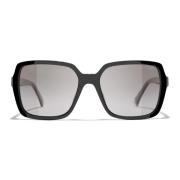Chanel Svarta solglasögon med originaltillbehör Black, Dam
