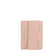 Bottega Veneta Rosa Maxi Intrecciato Tri-Fold Plånbok Pink, Dam