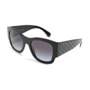 Chanel Stiliga Solglasögon med Tillbehör Black, Dam