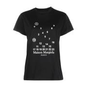 Maison Margiela AVP MM Numbers T-Shirt i Svart Black, Dam