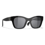 Chanel Ikoniska solglasögon med grå linser Black, Dam
