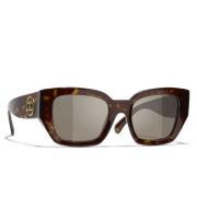 Chanel Ikoniska solglasögon med enhetliga linser Brown, Dam