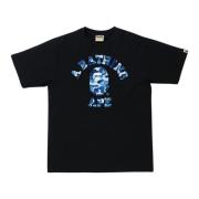 A Bathing APE Begränsad upplaga Camo College Tee Svart/Blå Black, Herr