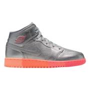 Nike Begränsad upplaga Air Jordan 1 Mid Gray, Dam