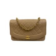 Chanel Quiltad Lammskin Handväska i Beige Beige, Dam