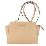 Michael Kors Pre-owned Pre-owned Plast axelremsvskor Beige, Dam