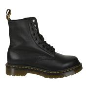 Dr. Martens Svarta Virginia Snörstövlar Black, Dam