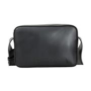 Calvin Klein Svart Crossbody-väska med Präglat Logotyp Black, Dam