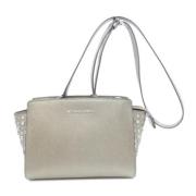 Michael Kors Pre-owned Pre-owned Plast axelremsvskor Gray, Dam