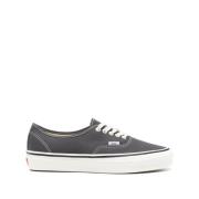 Vans Grå Canvas Sneakers med Kontrastsömn Gray, Herr