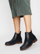 Chelsea boots