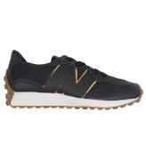 New Balance Skor - 327 - Svart/Gum