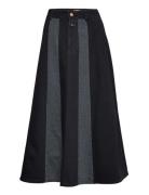 Long A-Line Skirt Black Closed