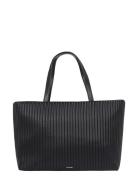 Mini Line Quilt Medium Shopper Black Calvin Klein