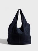 BECKSÖNDERGAARD - Handväskor - Dark Blue - Suede Dalliea Bag - Väskor ...