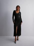 Only - Långärmade klänningar - Black Black Shine - Onlace L/S V-Neck S...