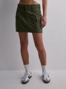 Levi's - Minikjolar - Olive Green - Mini Cargo Skirt - Kjolar - minisk...