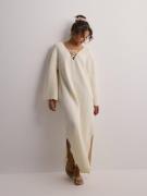 Malina - Stickade klänningar - Vanilla - Disa strapped front knitted k...