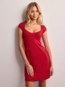 Nelly - Korta klänningar - Röd - Romance Shape Dress - Klänningar