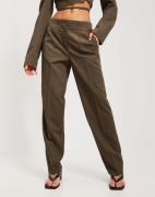 Noisy May - Brun - Nmthea Hw Straight Fit Pant