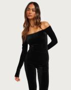 Nelly - Svart - Velvet Off Shoulder Top