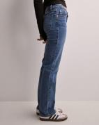 Nelly - Blå - Low Waist Straight Leg Jeans