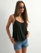 Nelly - Svart - Flowy Strap Top