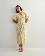Neo Noir - Gul - Illana Flower Print Dress