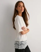Nelly - Vit - Lace Detail Tee