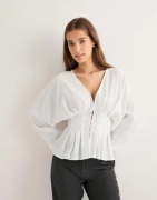 Nelly - Vit - Button Pleat Blouse
