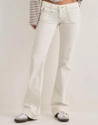 Nelly - Vit - Super Low Heart Pocket Bootcut Jeans