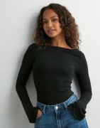 Nelly - Svart - Ultra Soft Boat Neck Top