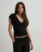 Nelly - Svart - Soft Plunge Top