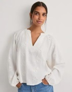 Vero Moda - Vit - Vmnatali Ls Emb Top Wvn Noos