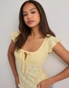 Nelly - Gul - Broderie Anglais Top