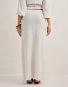 Nelly - Vit - Elegant Structure Maxi Skirt